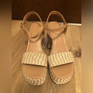 Universal Thread Target Tan Heels
